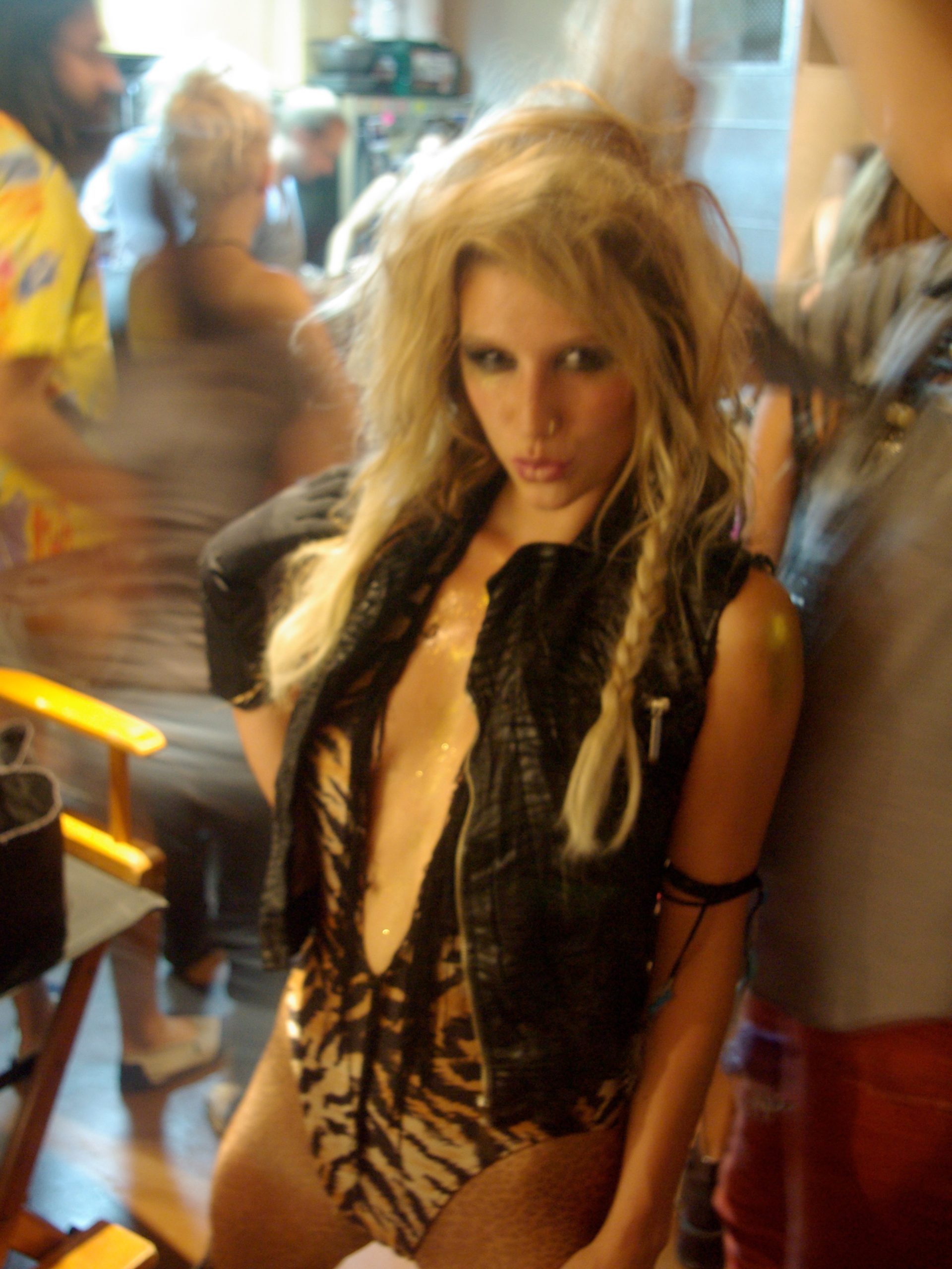 Kesha - Backstabber music video